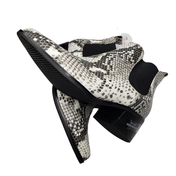 Blondo | NWOT Waterproof Leather Cream Snake Print Ankle Booties Women's 5.5 - Picture 7 of 14
